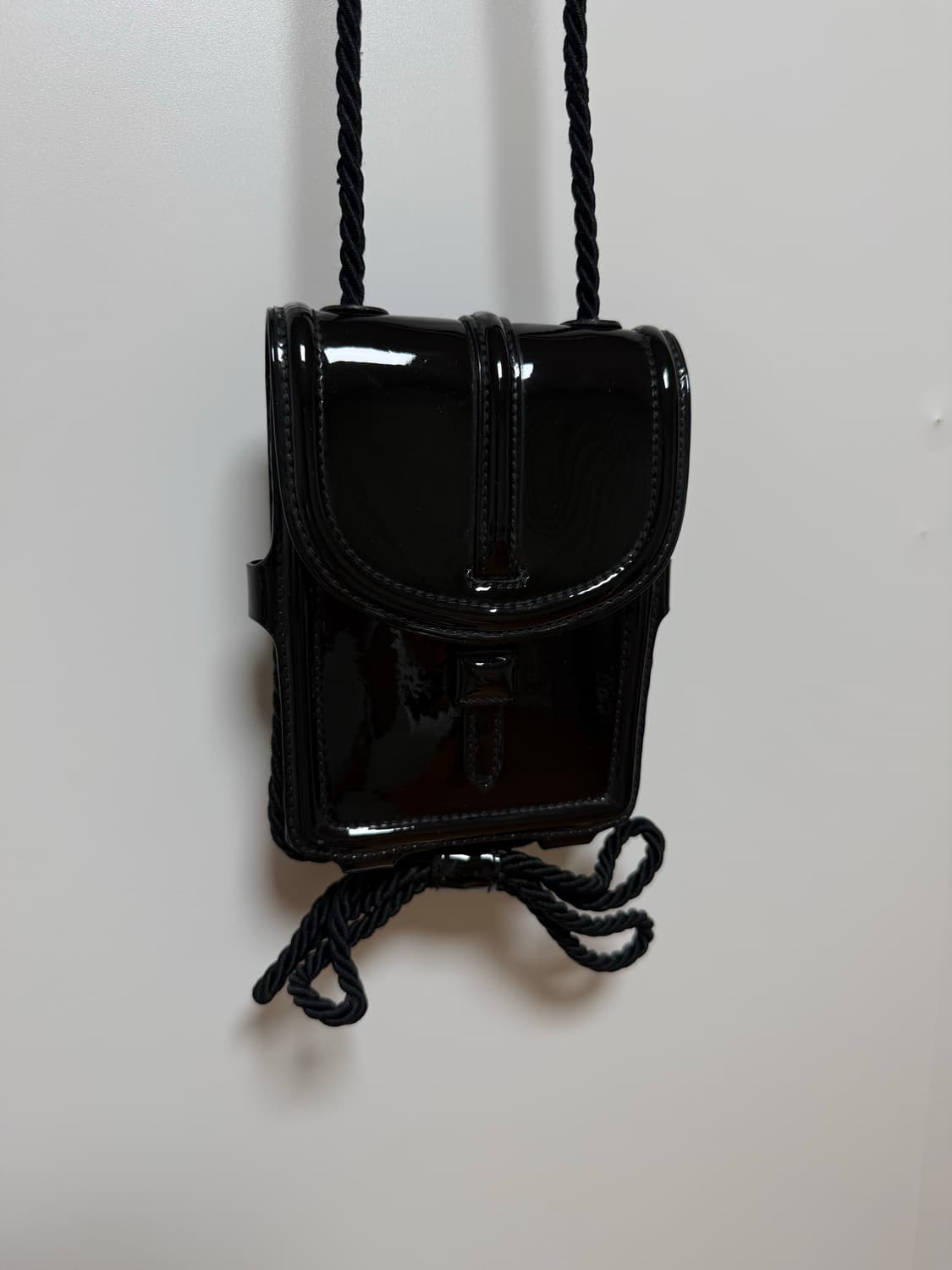 드리스반노튼 에나멜 미니백 (os) 상품이미지1