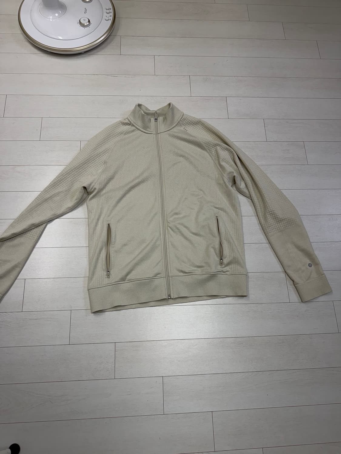 룰루레몬 자켓 M 사이즈  공홈가격 267,000원  말도안되는 가격에  상품이미지1