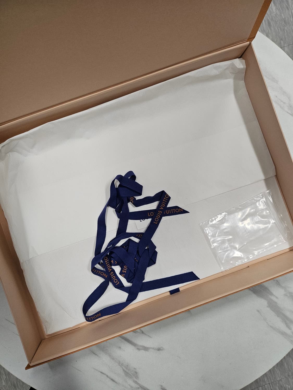 루이비통 x 슈프림 맨투맨 M / 상태좋음 / 네고가능 상품이미지6