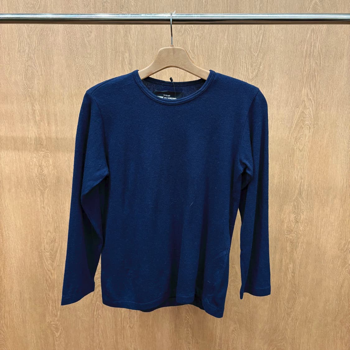 꼼데가르송 트리콧 라운드넥 긴팔 니트 미니멀 무지 디테일 레귤러핏 네이비 상품이미지2