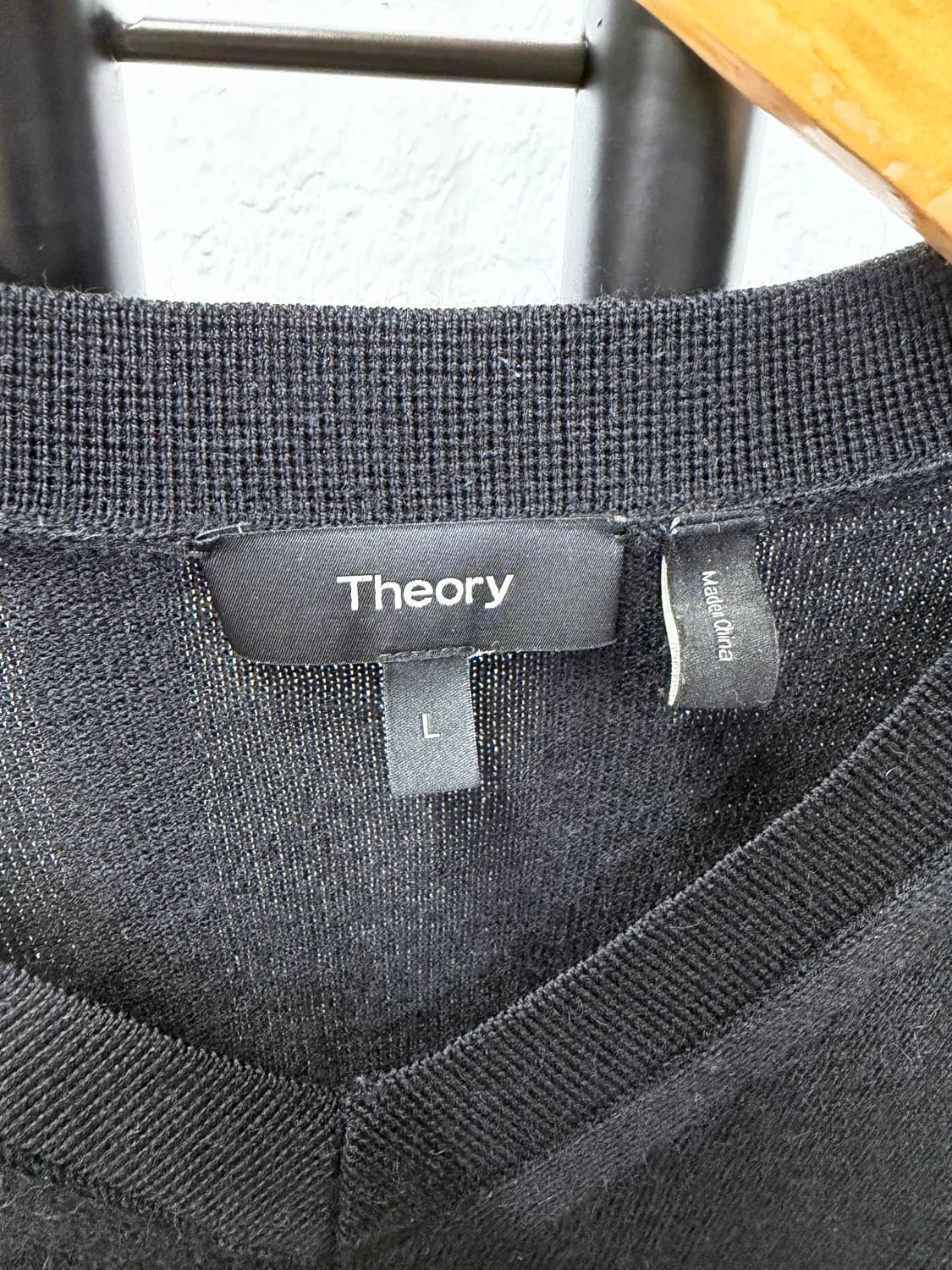 정품) Theory 띠어리 블랙 브이넥 니트 L  상품이미지5