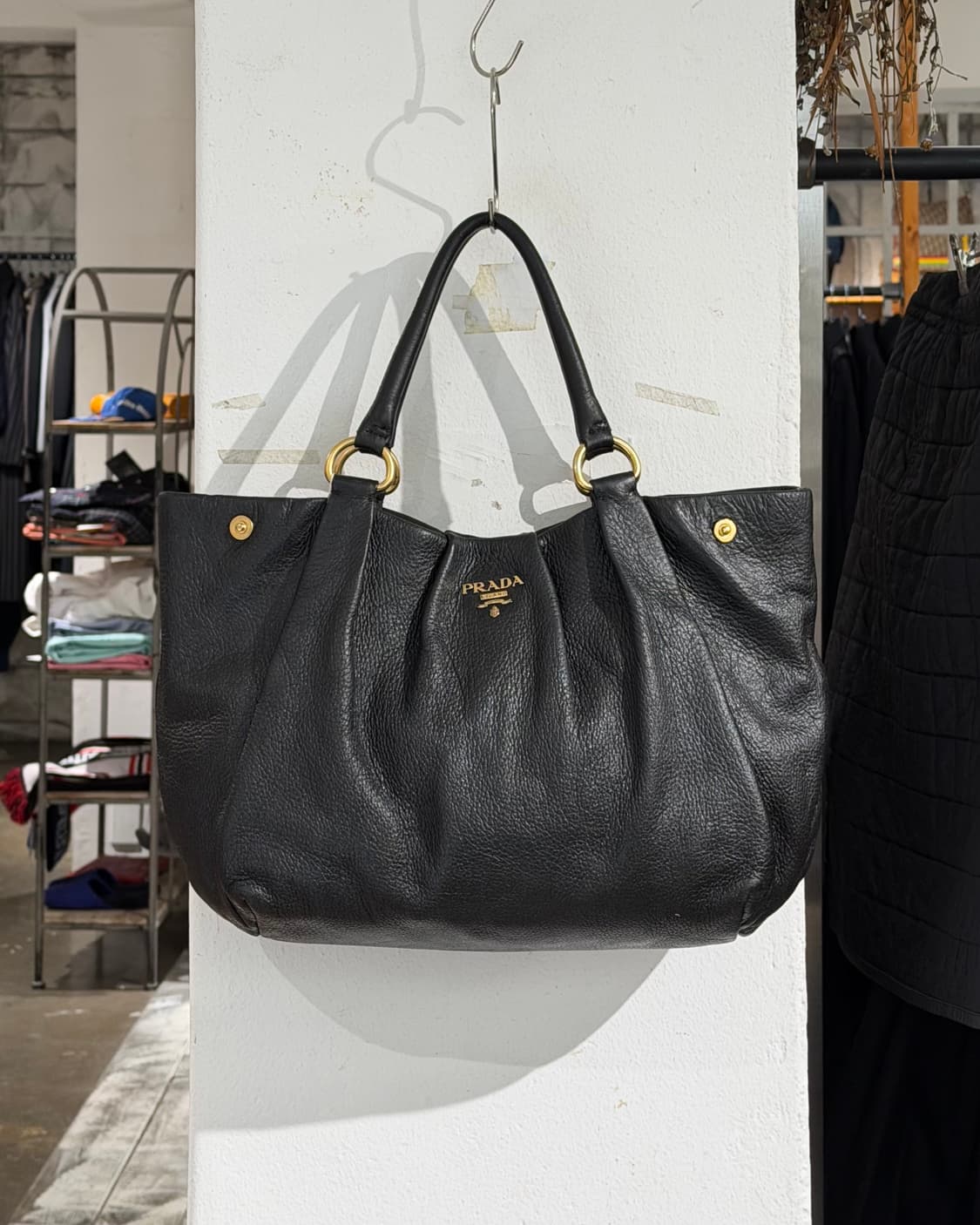 프라다 블랙 레더 숄더백 상품이미지3