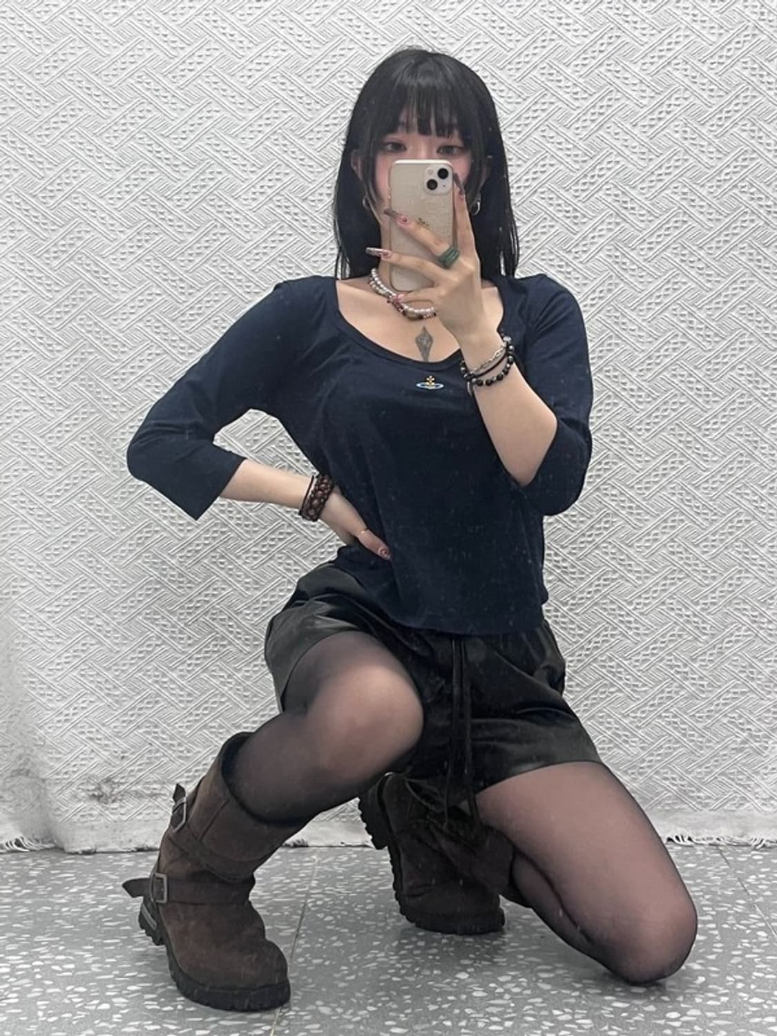 비비안 웨스트우드 레드라벨 자수로고 슬림핏 긴팔티 L C11851 상품이미지2