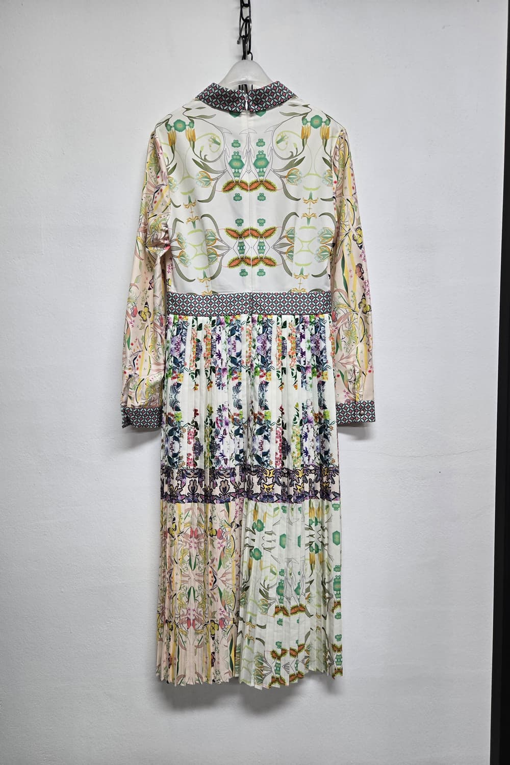 샤틴 SATIN 유니크 플라워 패턴 카라 플리츠 원피스 S211B671 상품이미지3