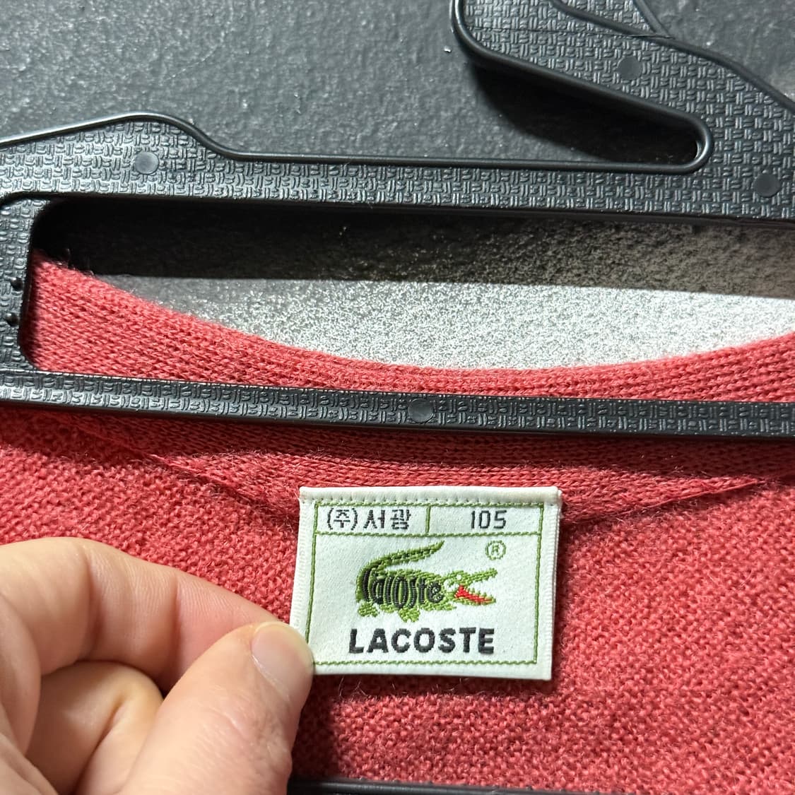 라코스테 서광 100% 버진 울 원포인트 가디건 코랄 상품이미지5