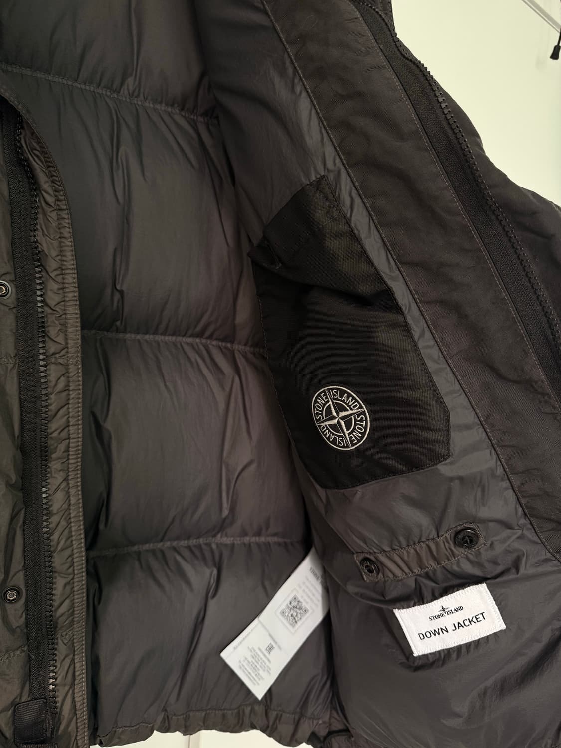 25fw 스톤아일랜드 크링클랩스 패딩 리드 그레이 L 상품이미지4