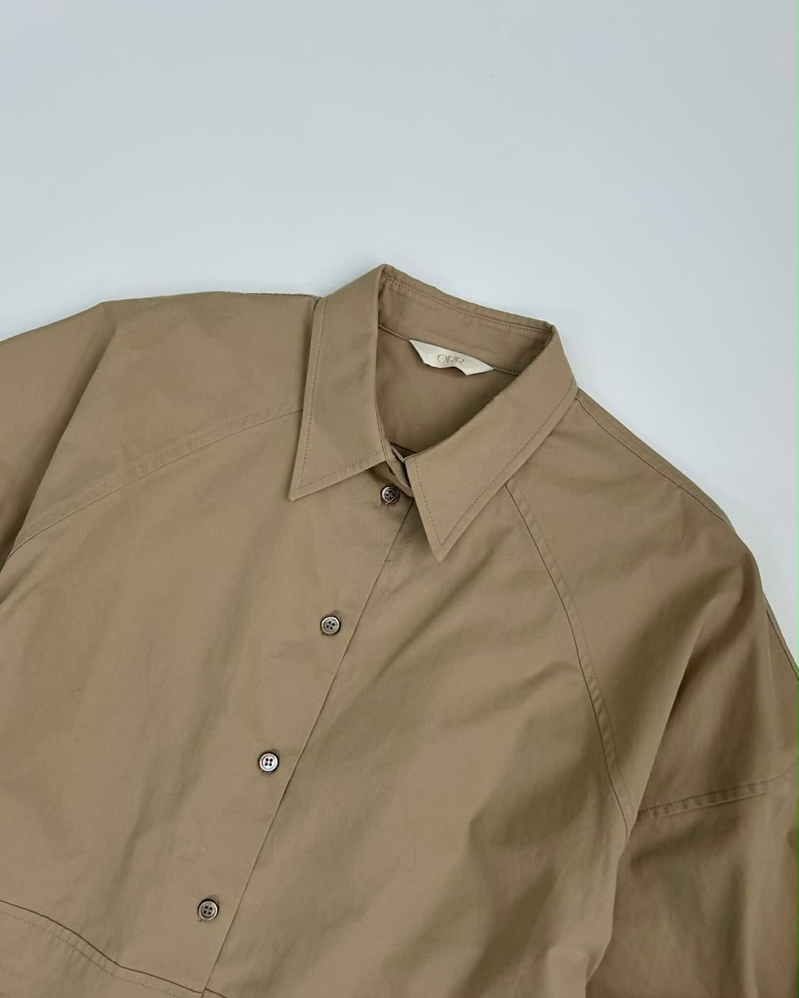 [S]ORR 오르 베이지 백 스트랩 셔츠 상품이미지6