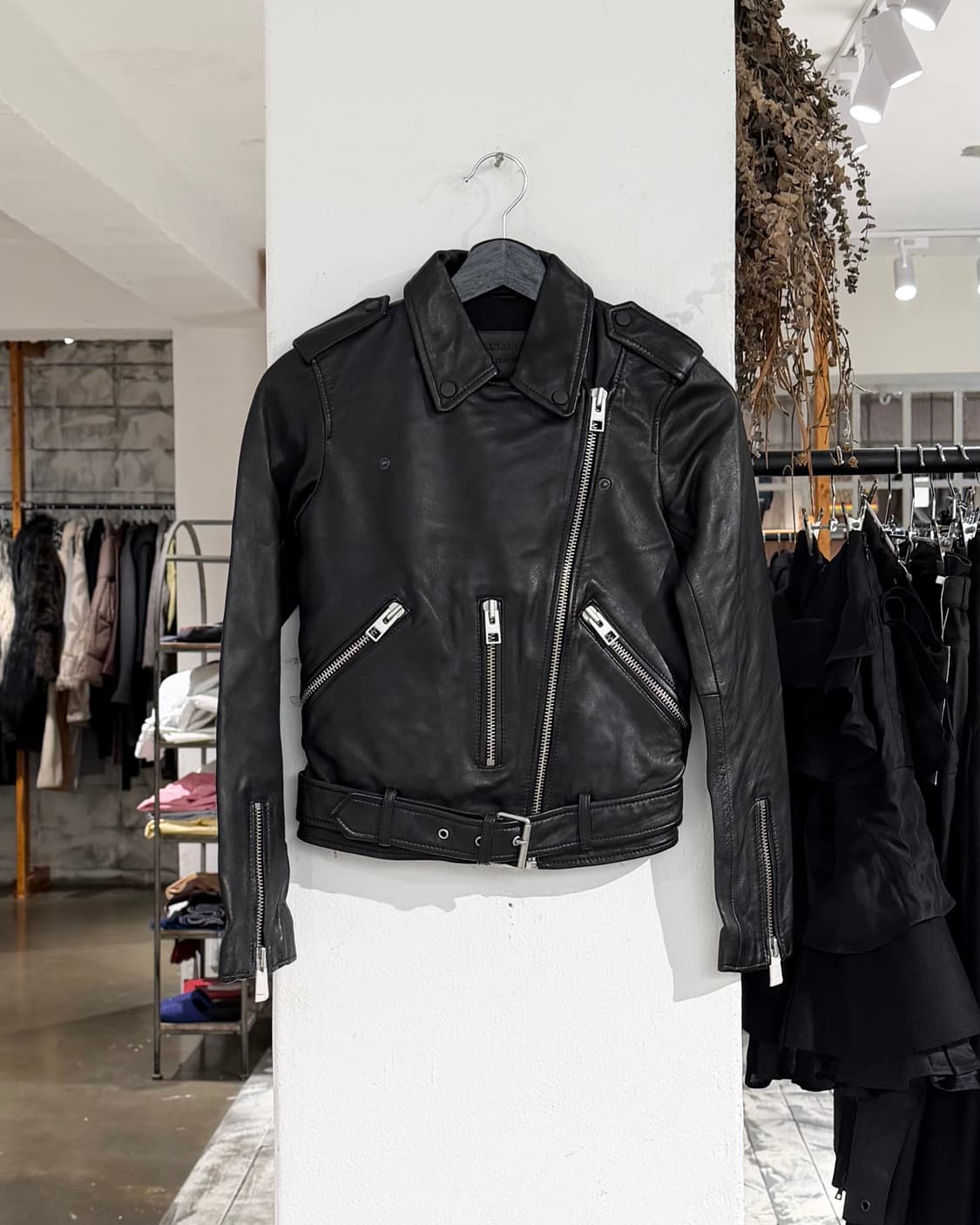 올세인츠 블랙 쉽스킨 레더 바이커 자켓 상품이미지1