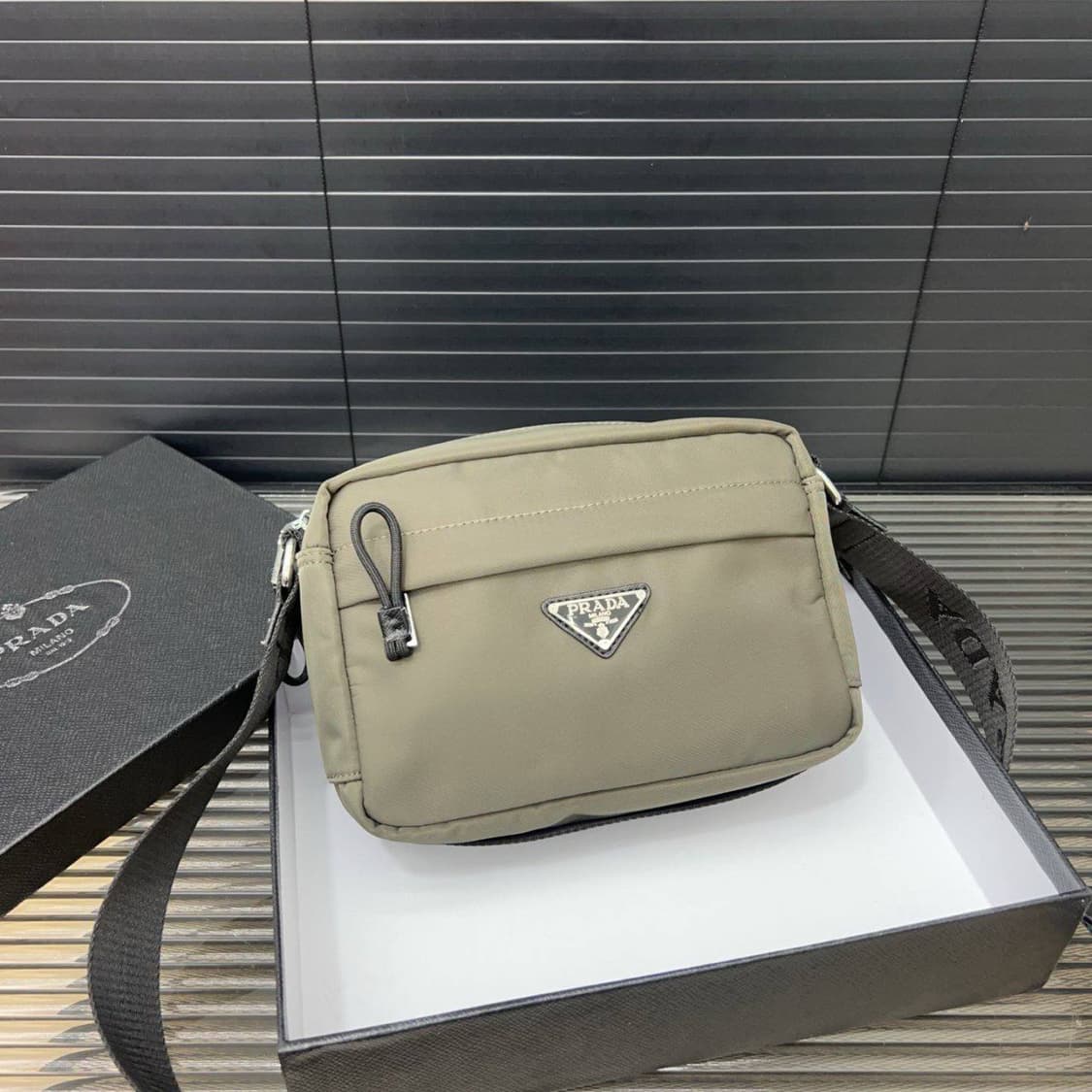 프라다의 리나일론 숄더백 상품이미지7
