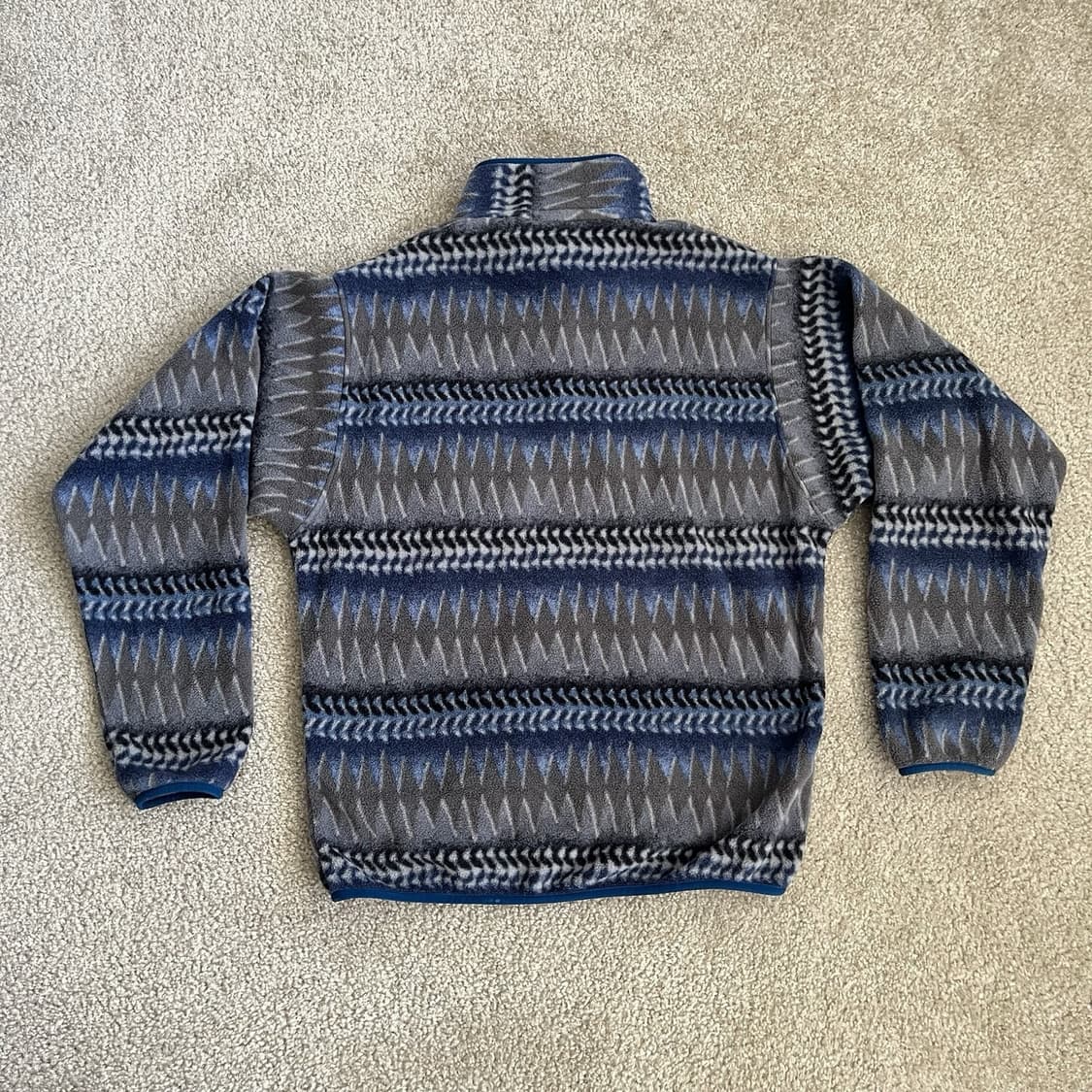 13FW 파타고니아 신칠라 스냅-티 플리스 트라이앵글 패턴 블루/그레이 상품이미지5