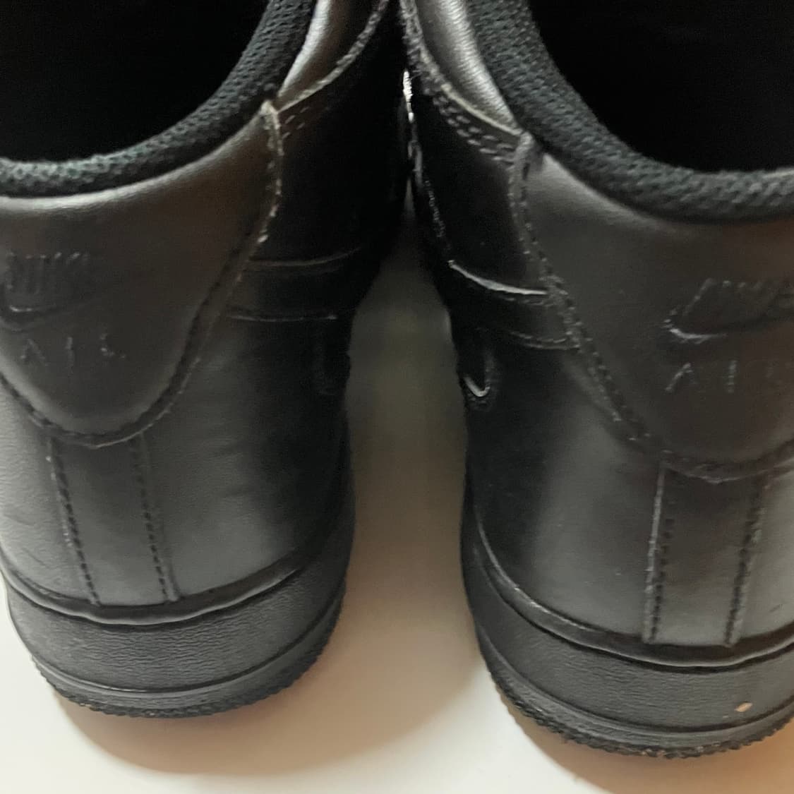 에어포스 1 미드 트리플블랙 260 상품이미지4