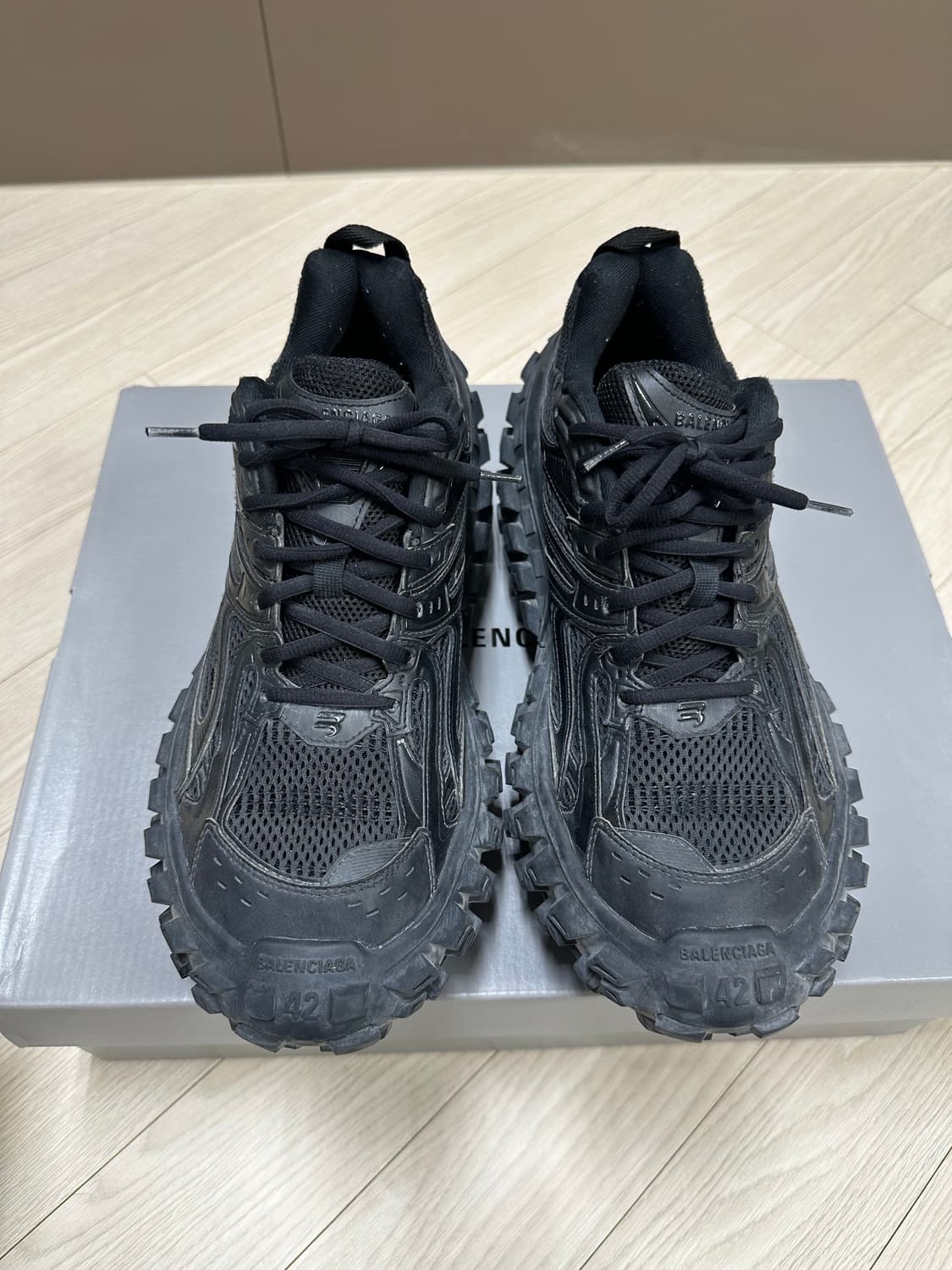 발렌시아가 디펜더 42 블랙 상품이미지2