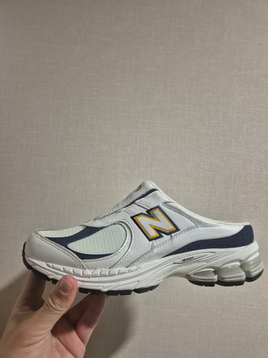 [새상품/240] 뉴발란스 2002R 뮬 상품이미지1