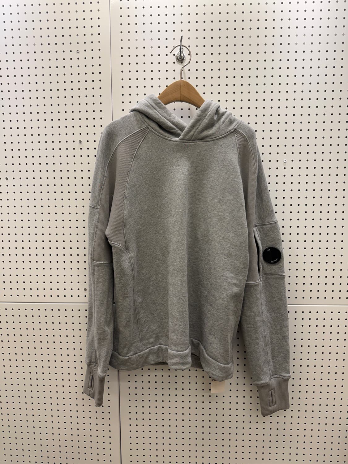 씨피컴퍼니 렌즈 패치 후드 스웻셔츠 그레이 U395 상품이미지2