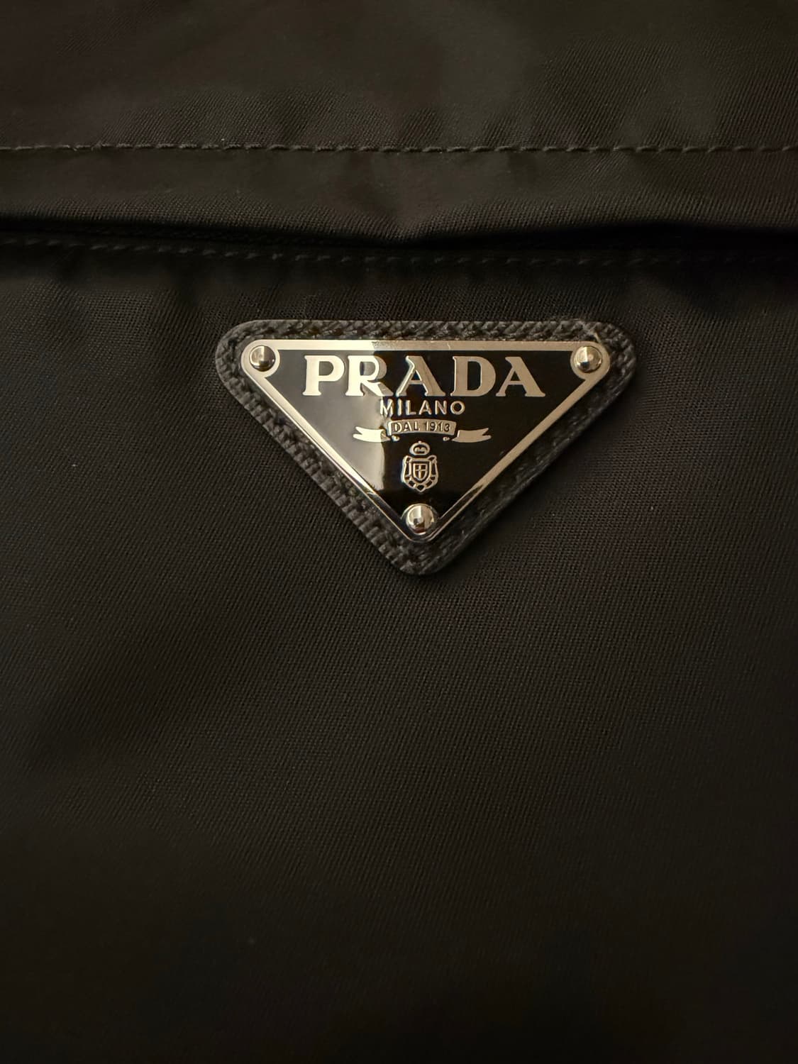 PRADA 바이커백 2VH991 블랙 라지사이즈 상품이미지2