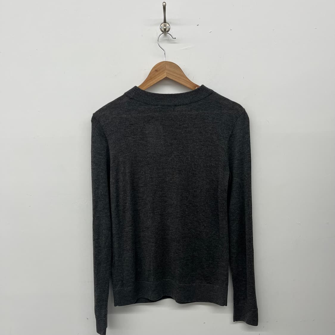 DKNY 회색 D 로고 니트 스웨터 여s 상품이미지4