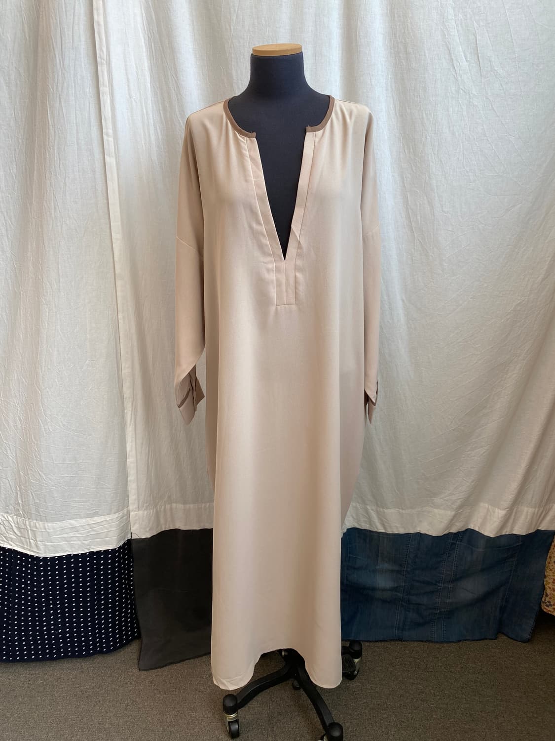 베이지 레이어드 맥시원피스(L) 상품이미지1