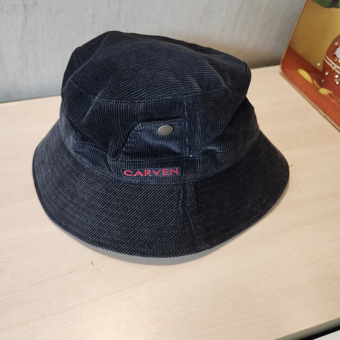 CARVEN 골덴 버킷햇 🎩 프렌치 감성 블랙 로고 버전
 상품이미지1