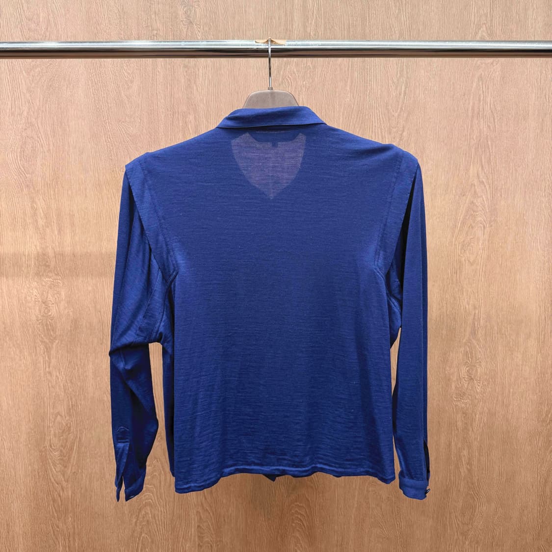 크리스찬 디올 히든 버튼 플래킷 셔츠 미니 로고 자수 디테일 네이비 상품이미지3