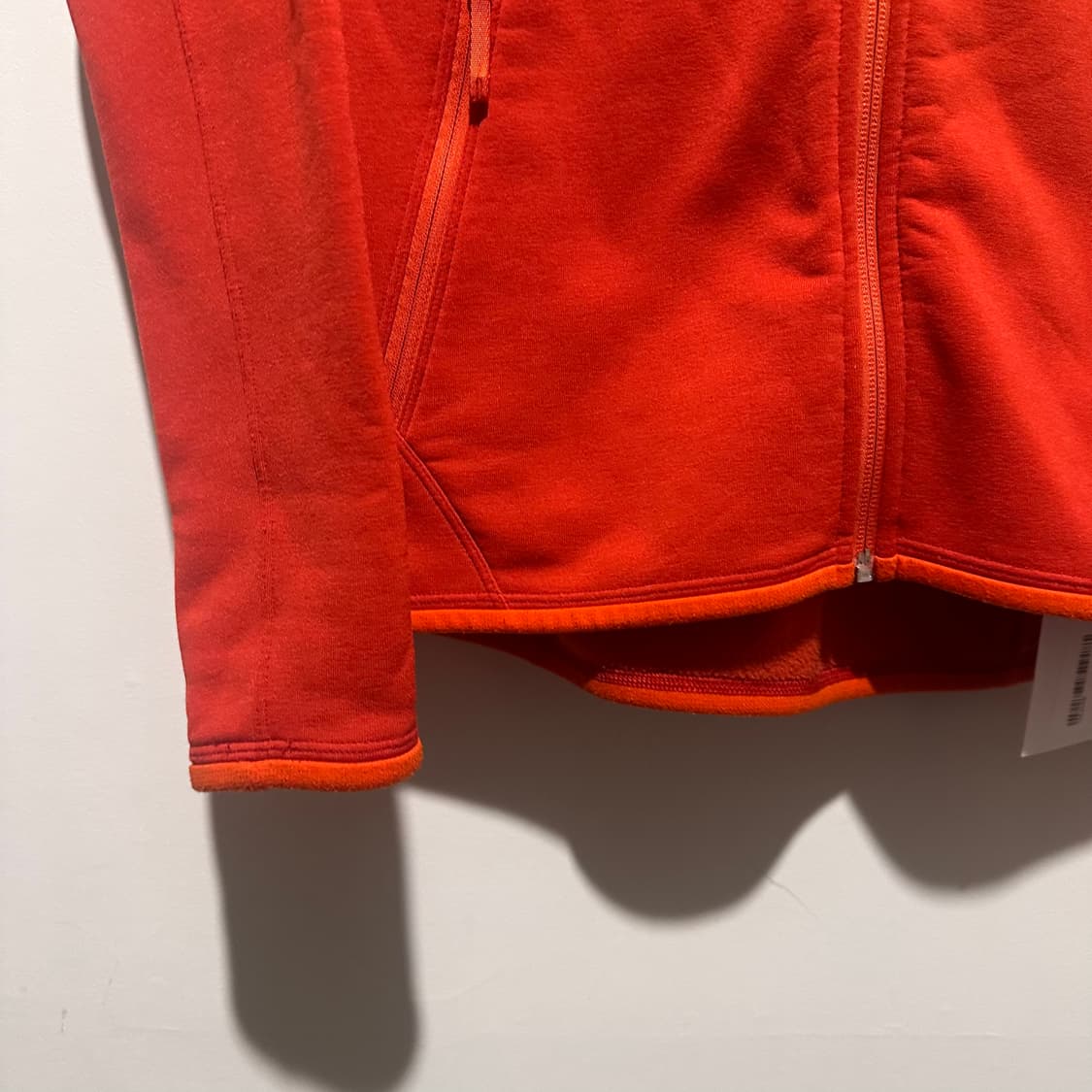 아크테릭스 레드 후드집업 상품이미지3