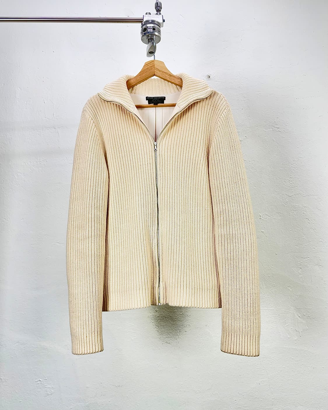 아페쎄 아이보리 청키 하이넥 코튼 집업 니트 상품이미지1