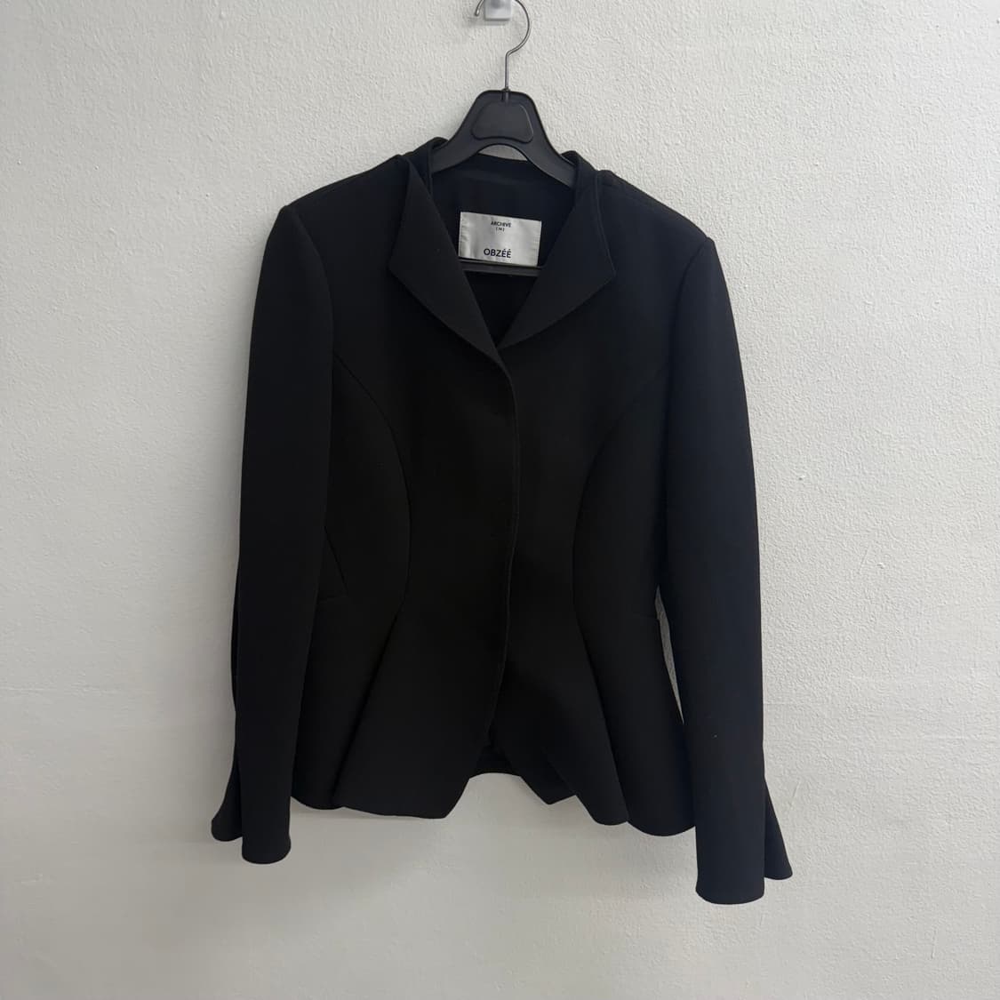 한섬 오브제 블랙 플레어 자켓 상품이미지1