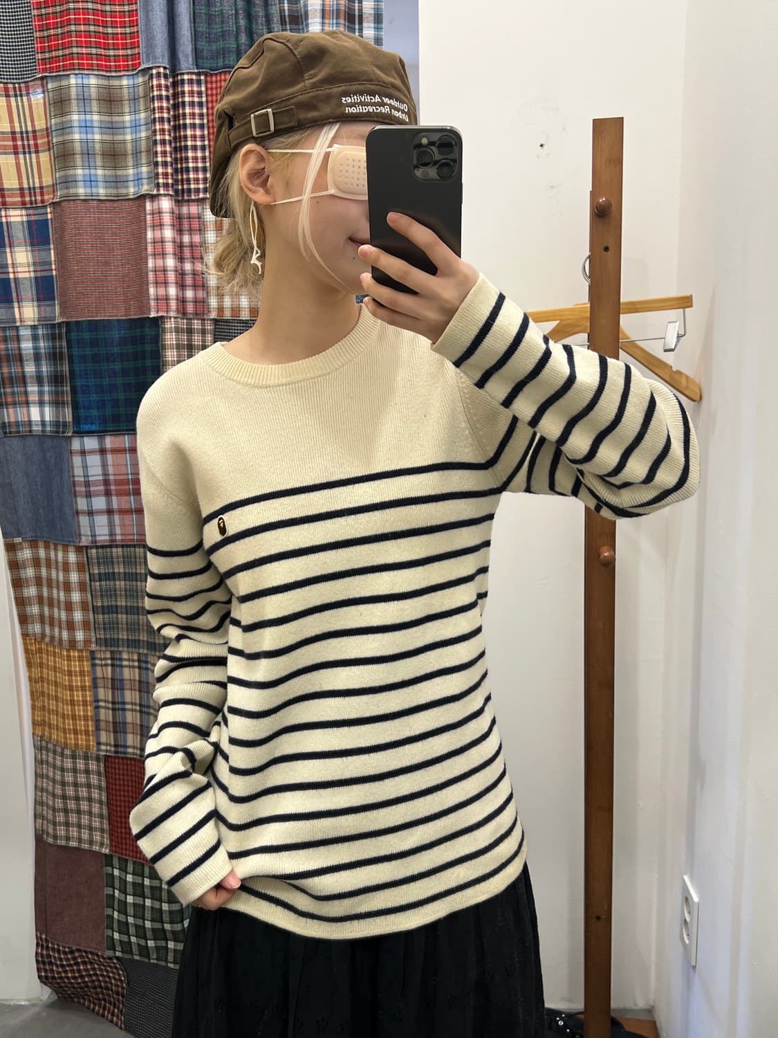 베이프 크림 스트라이프 니트 상품이미지1