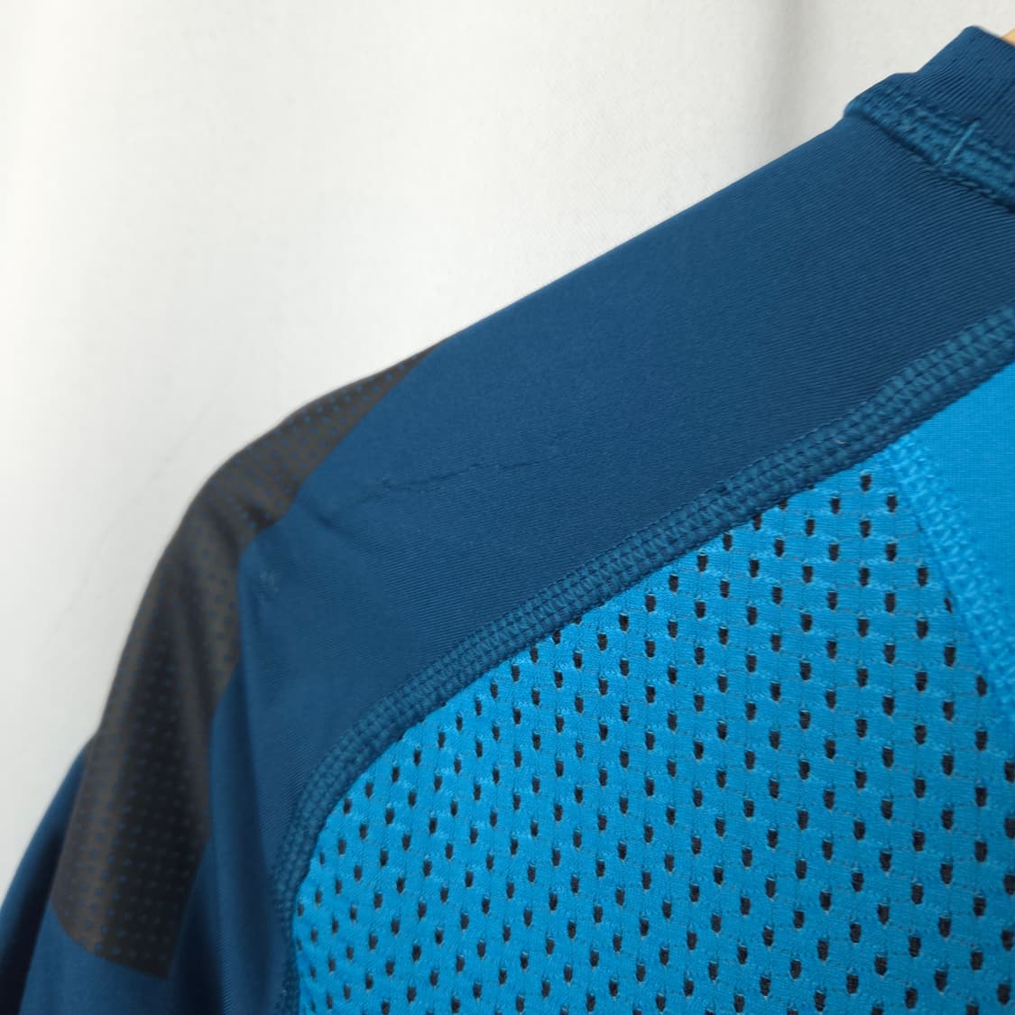 남 L-XL 아디다스 스포츠 테크핏 컴프레션 반팔티셔츠 상품이미지6