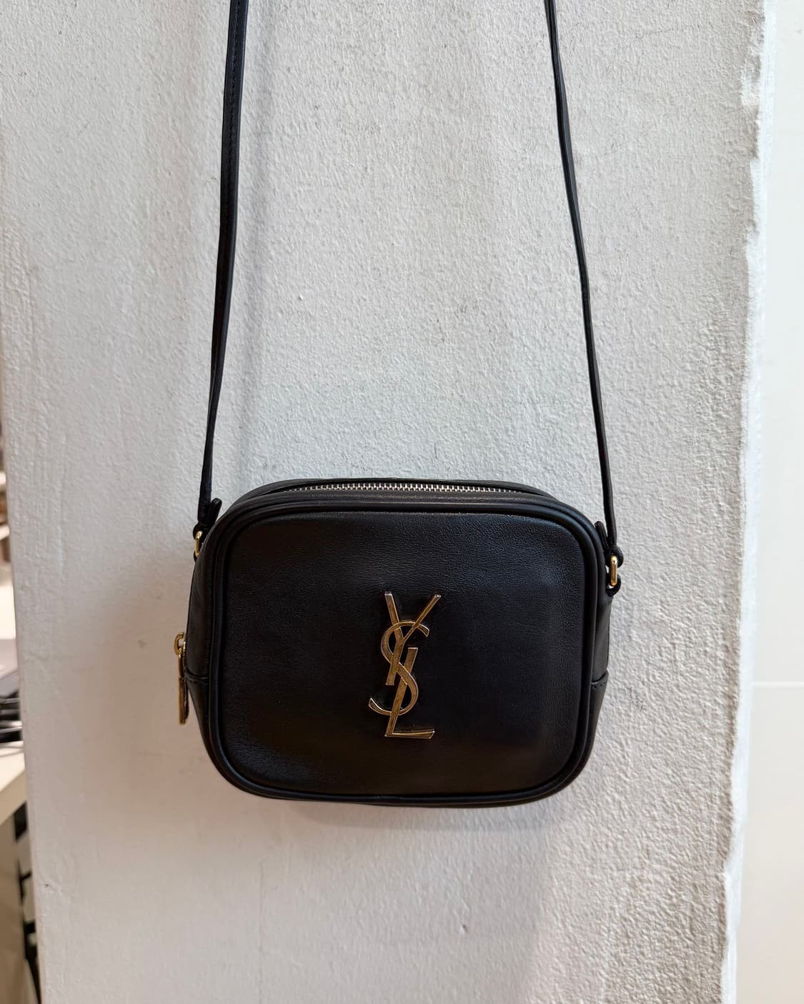 입생로랑 블랙 블로거 미니 크로스백 상품이미지3