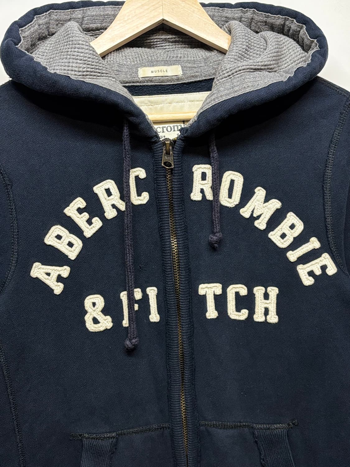 아베크롬비 머슬핏 네이비 후드 집업 상품이미지2