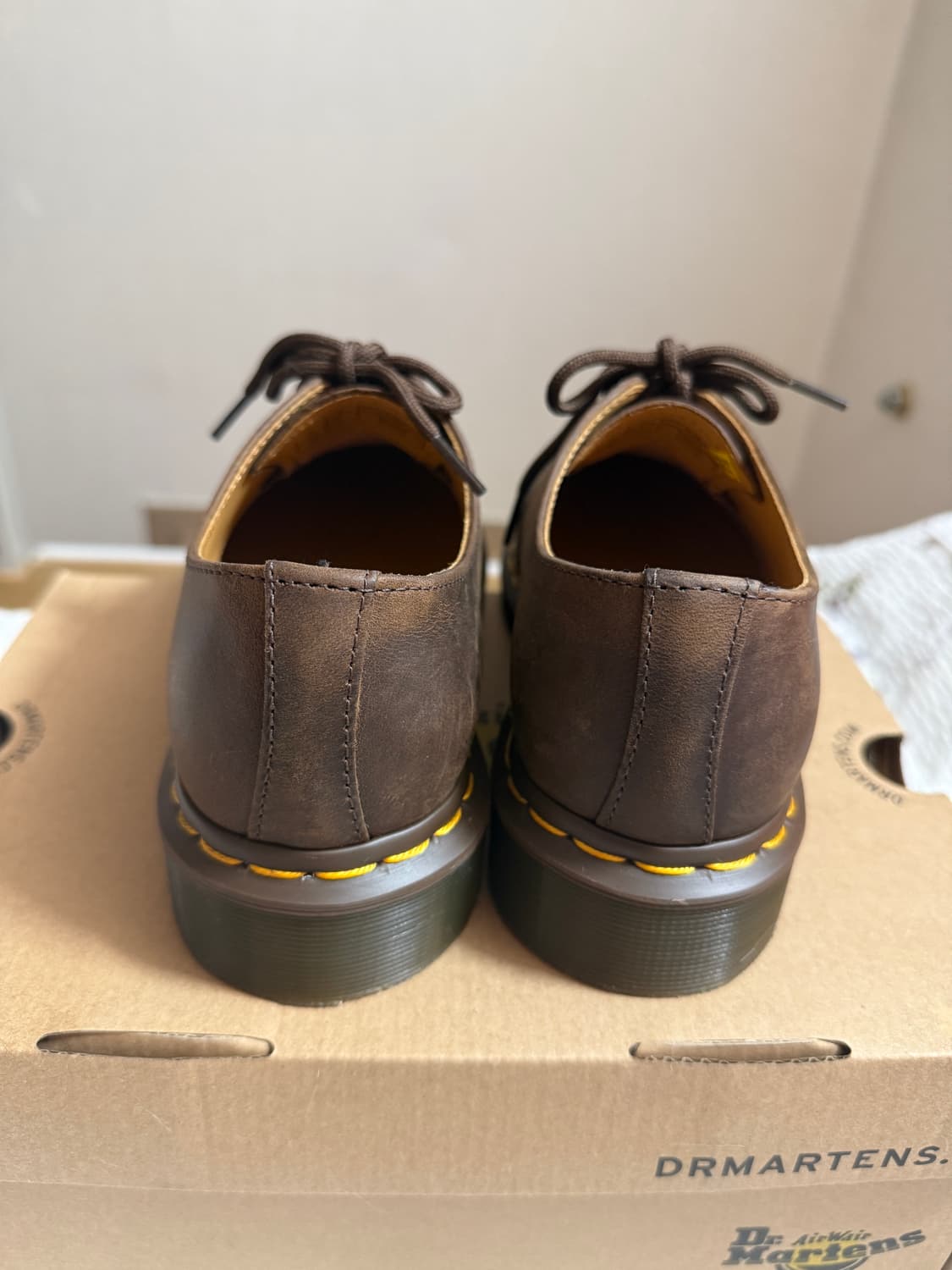 닥터마틴 크레이지호스 다크브라운 240 상품이미지2