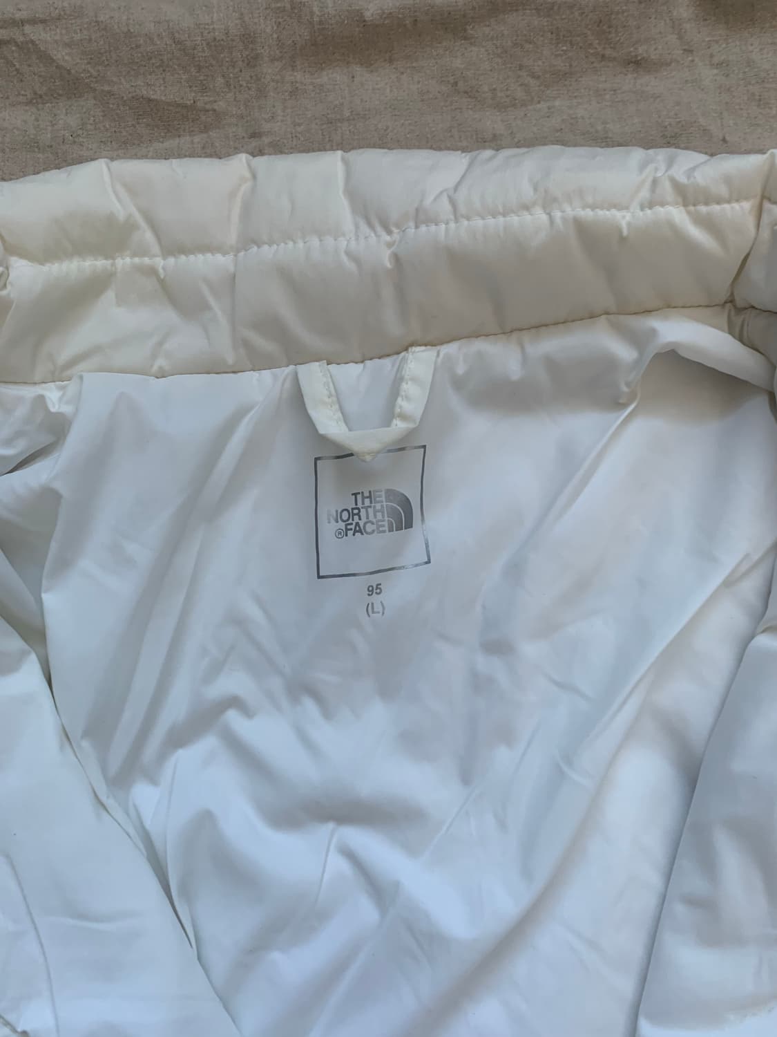 노스페이스 V-Motion 로고 화이트 경량 패딩 상품이미지8