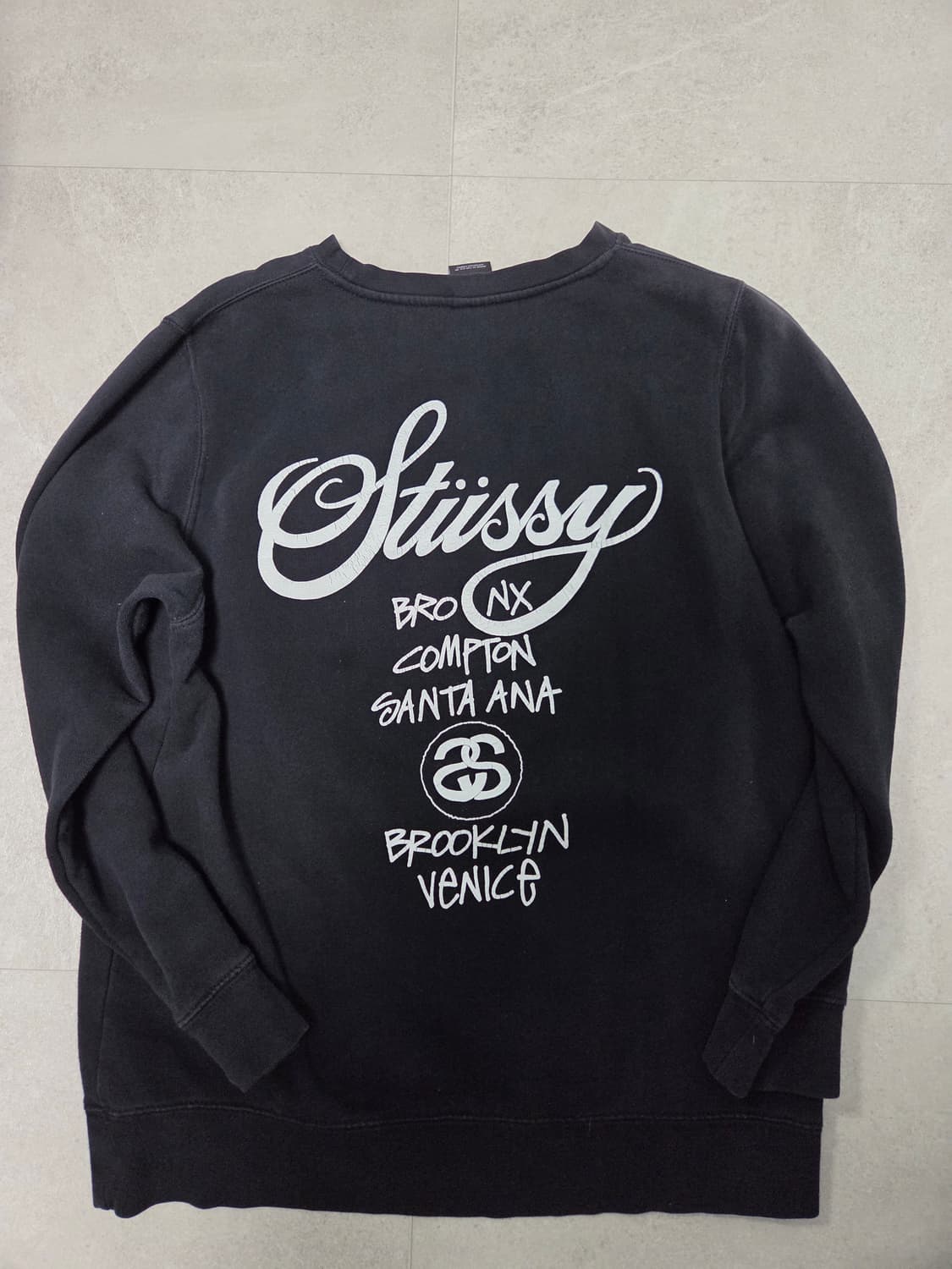 스투시 월드투어 맨투맨 블랙 상품이미지2