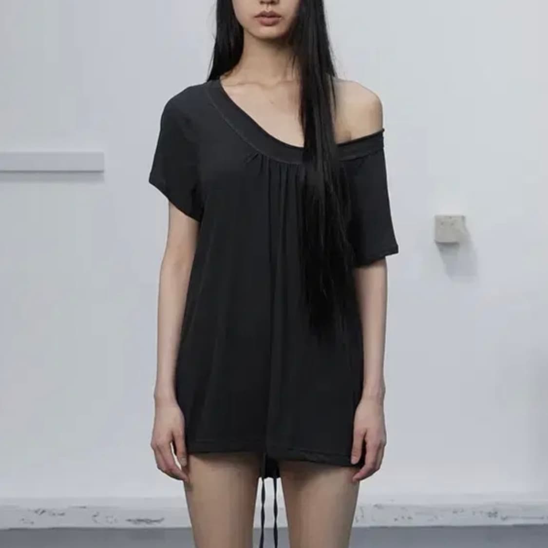 구해요) Cerric ROUND DRAWSTRING HEM TOP 상품이미지1