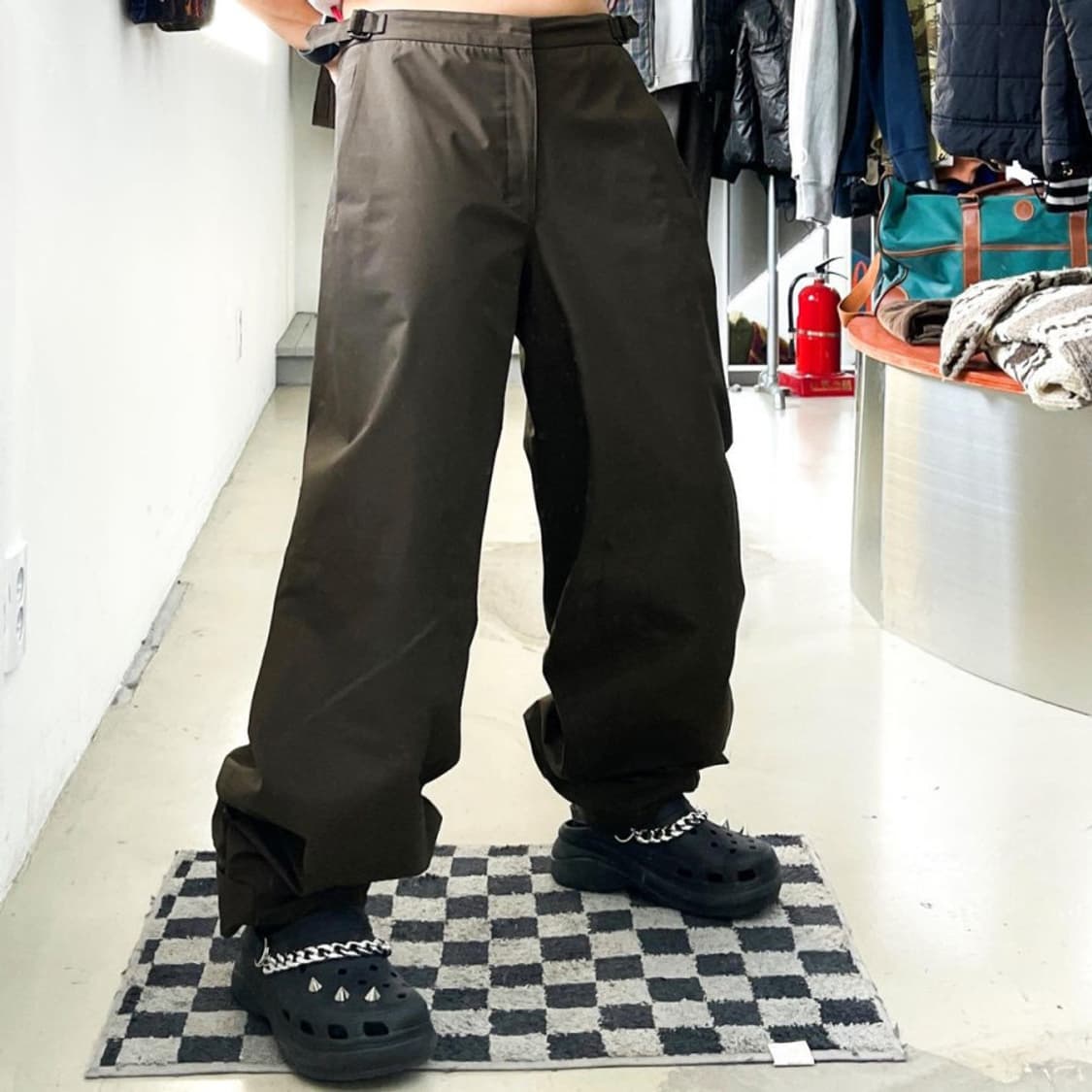 프라다 오리지널 레드 라벨 올리브 카키 고어텍스 팬츠 상품이미지2