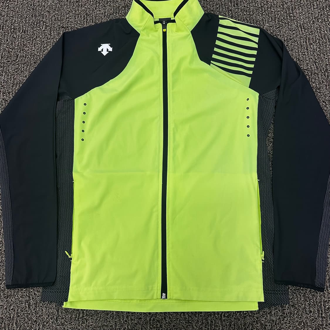 데상트 기능성 집업 운동복 100(L) 상품이미지3