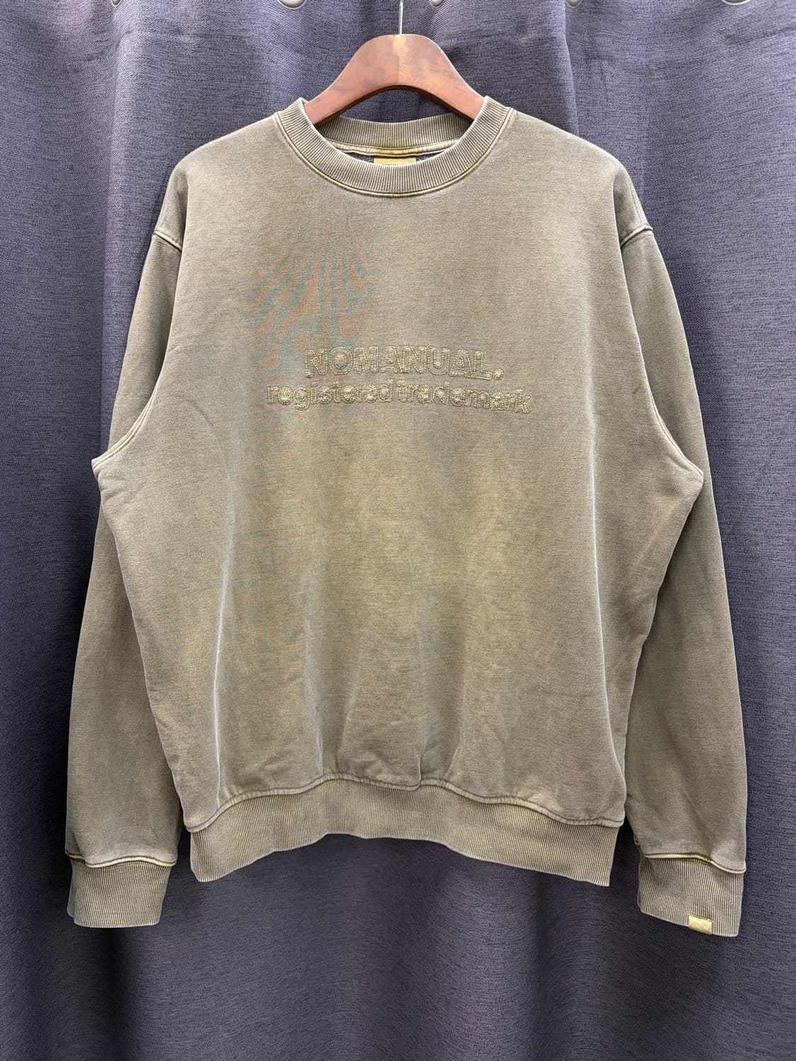 NOMANUAL 워싱 피그먼트 맨투맨 티셔츠 상품이미지1