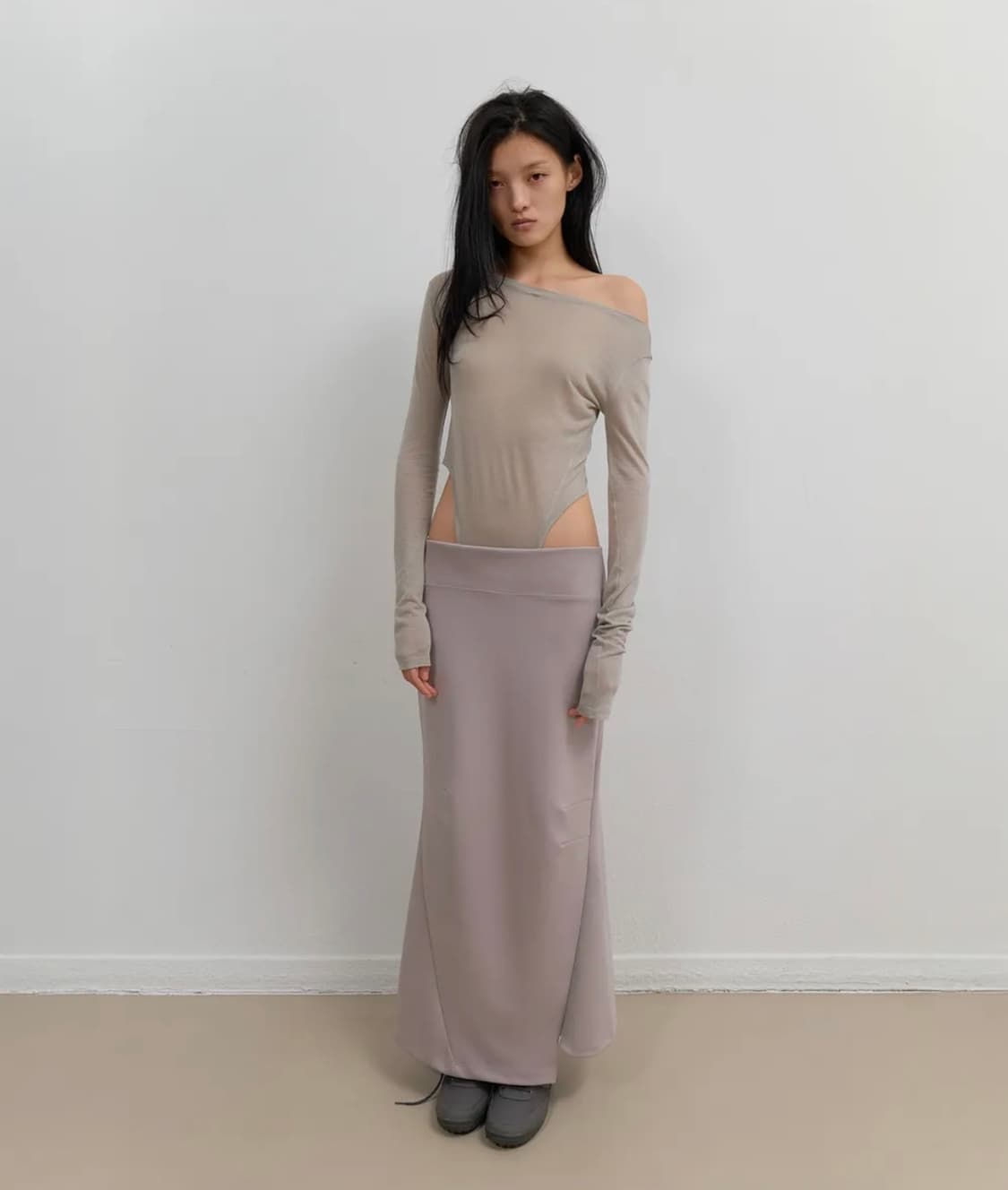 Curved Cut Layered Tee / Warm Grey 상품이미지1