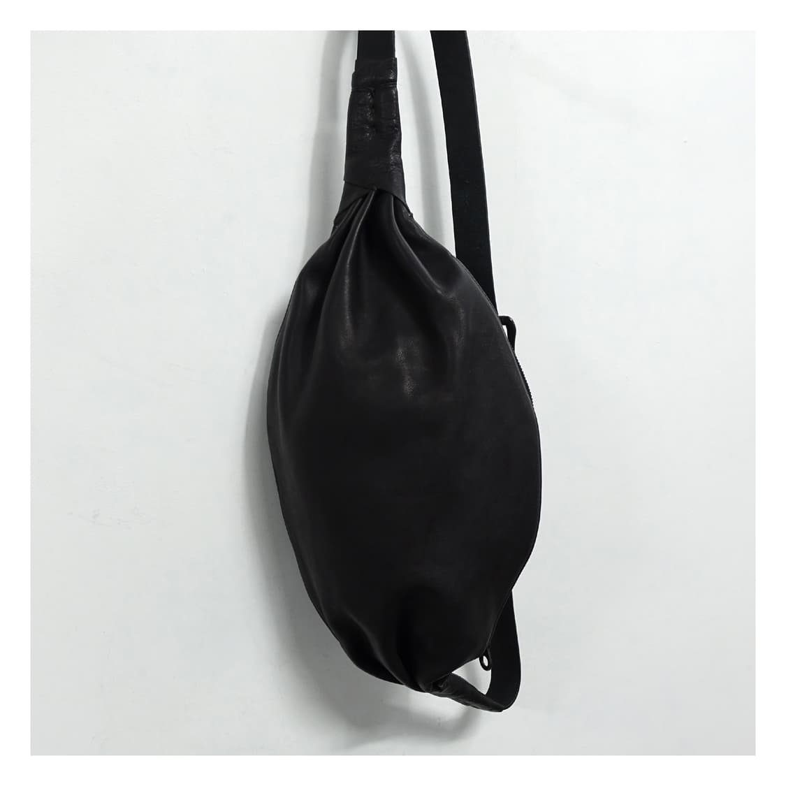 ISAMUKATAYAMA BACKLASHXGAIEDE 카프스킨 레더 백 상품이미지6