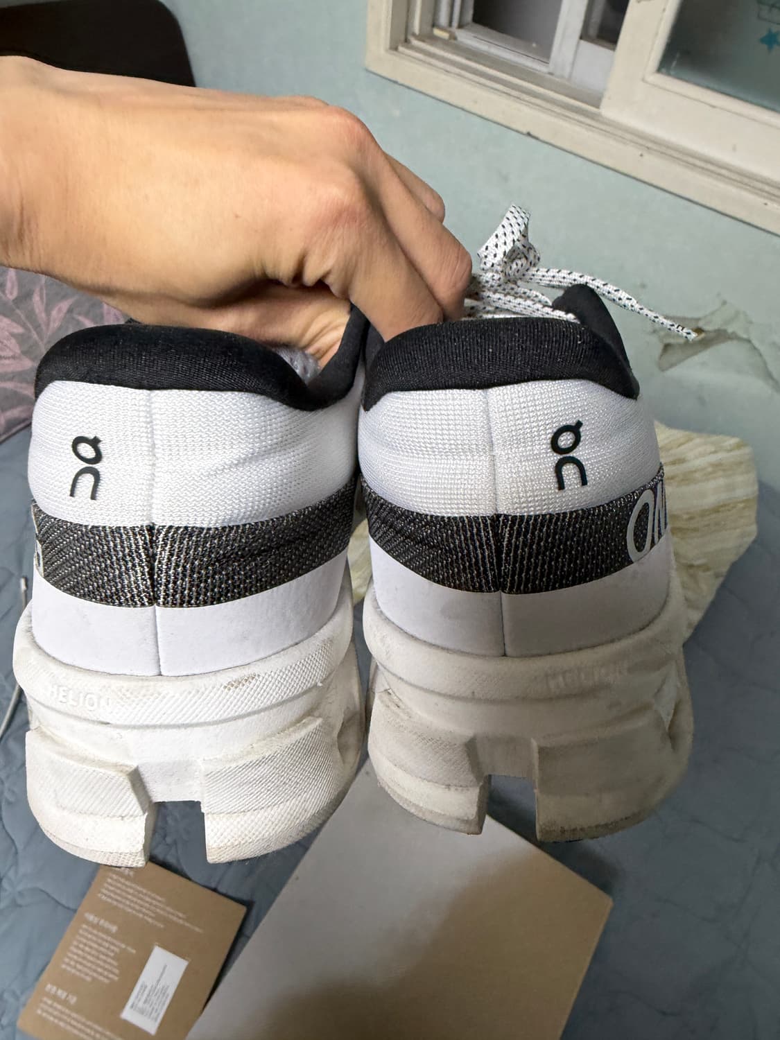 온러닝 클라우드몬스터2  270사이즈 판매(상태좋음) 상품이미지7