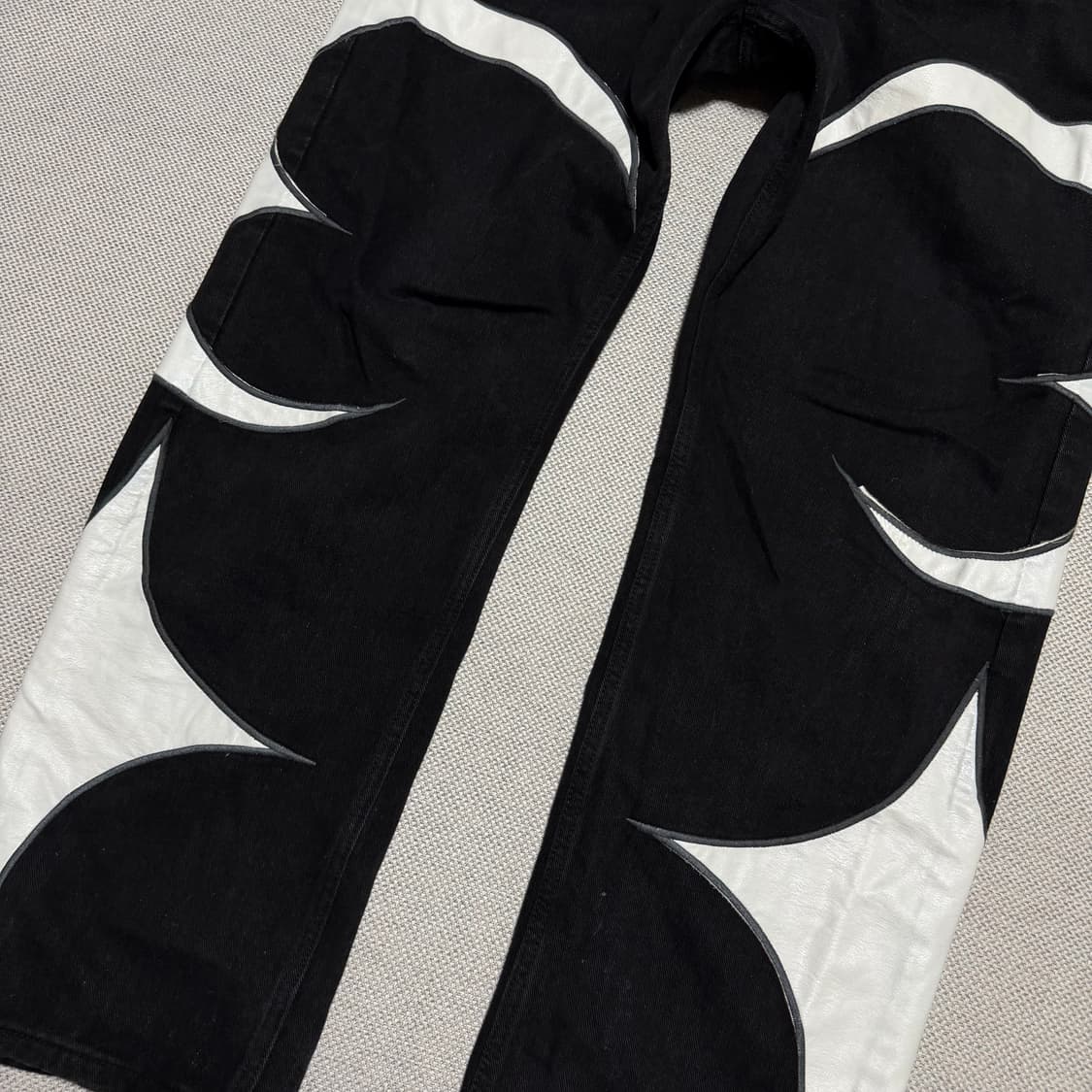 떠그클럽 초판 레더워싱 데님팬츠 블랙/화이트 상품이미지2