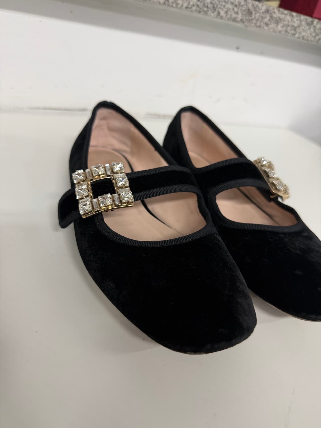 정품) 로저비비에 블랙 벨벳 큐빅 장식 플랫 슈즈 37 상품이미지3
