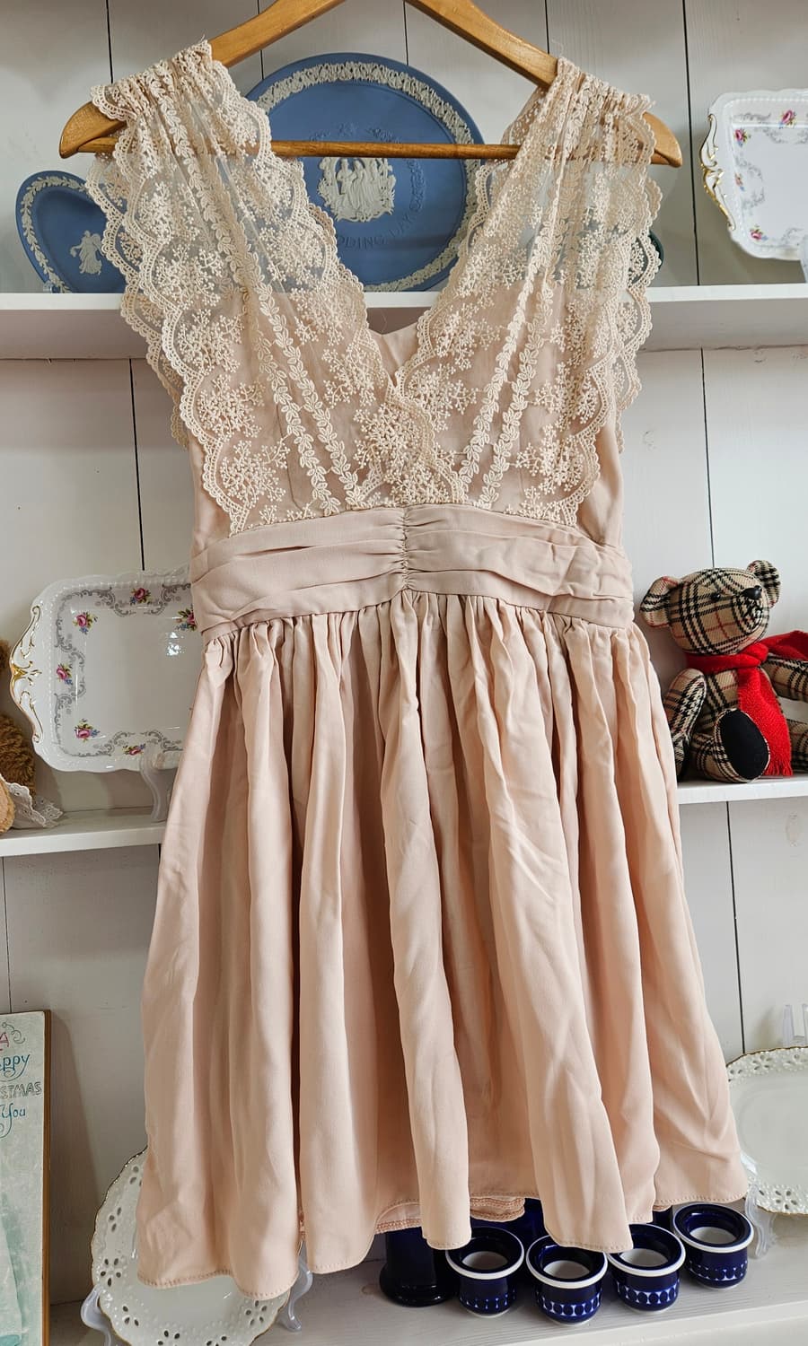 레이스 V넥 피치베이지 원피스 상품이미지2