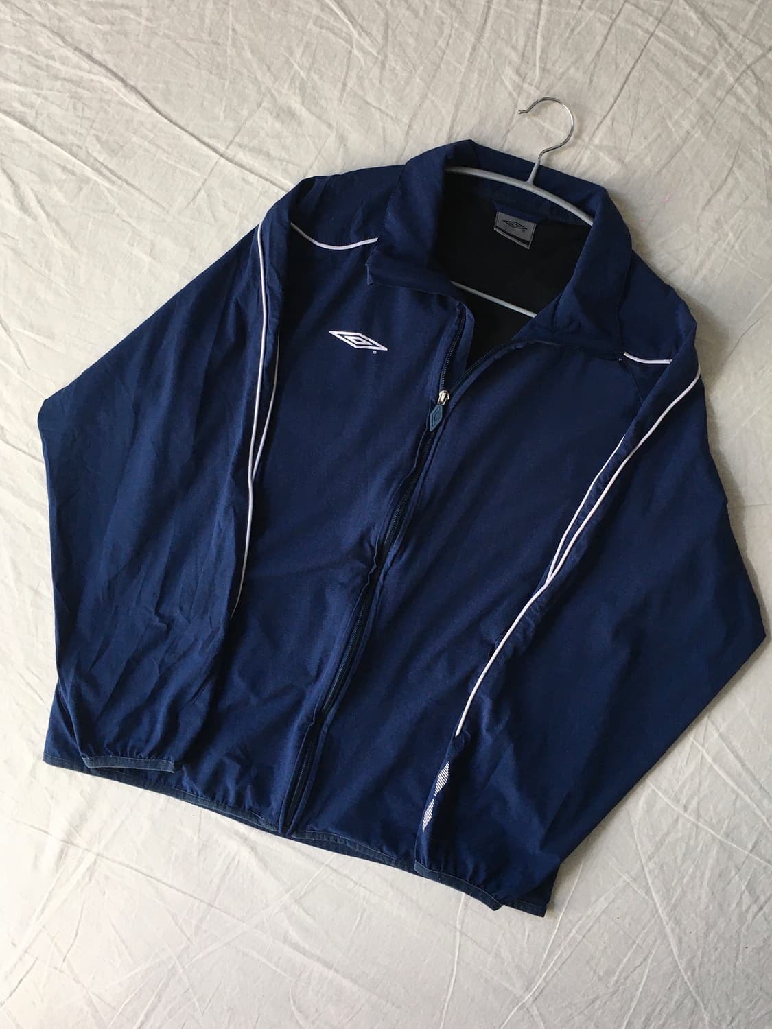 엄브로 자수로고 바람막이 상품이미지3