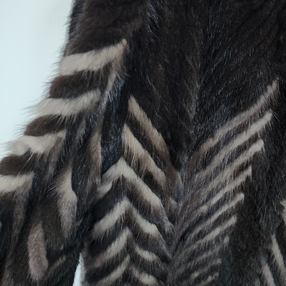 명품 SAGA 밍크 롱코트 헤링본 패턴 상품이미지3