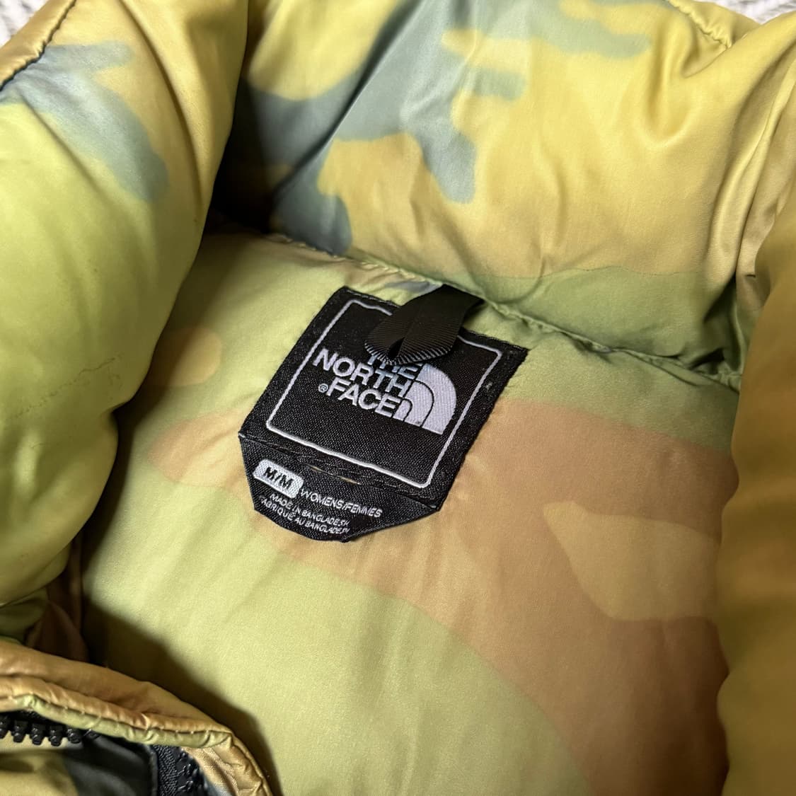 노스페이스 센터로고 카모 700 눕시 패딩 상품이미지4