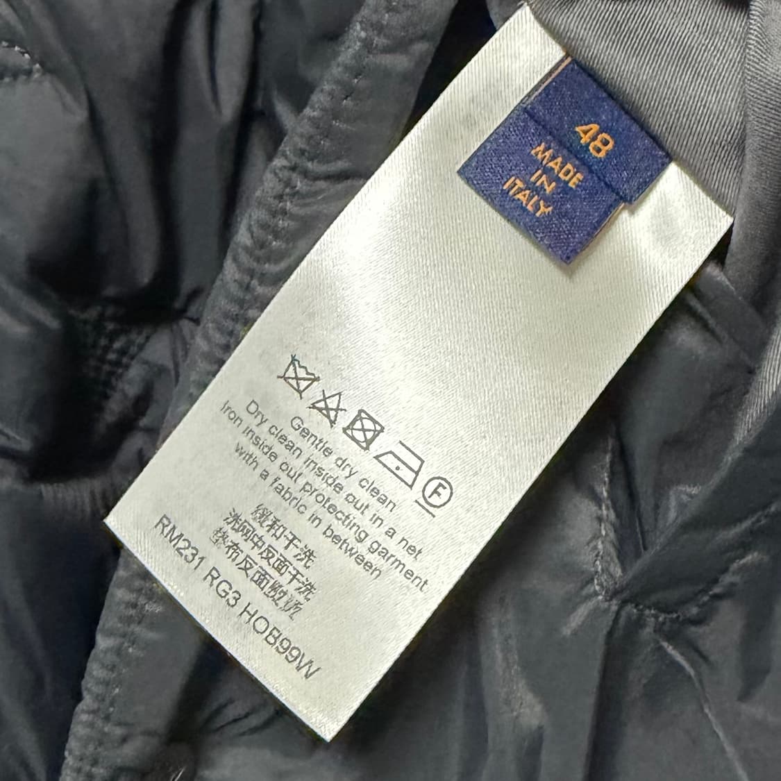 [S+급/48] 루이비통 모노그램 퀄티드 후드 패딩 자켓 블랙 상품이미지6