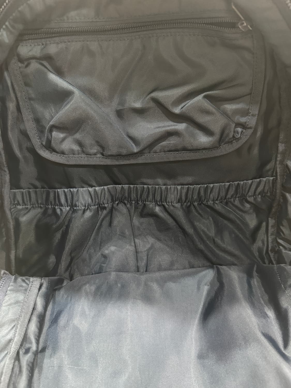 뉴에라 캐리어 백팩 네이비 상품이미지3