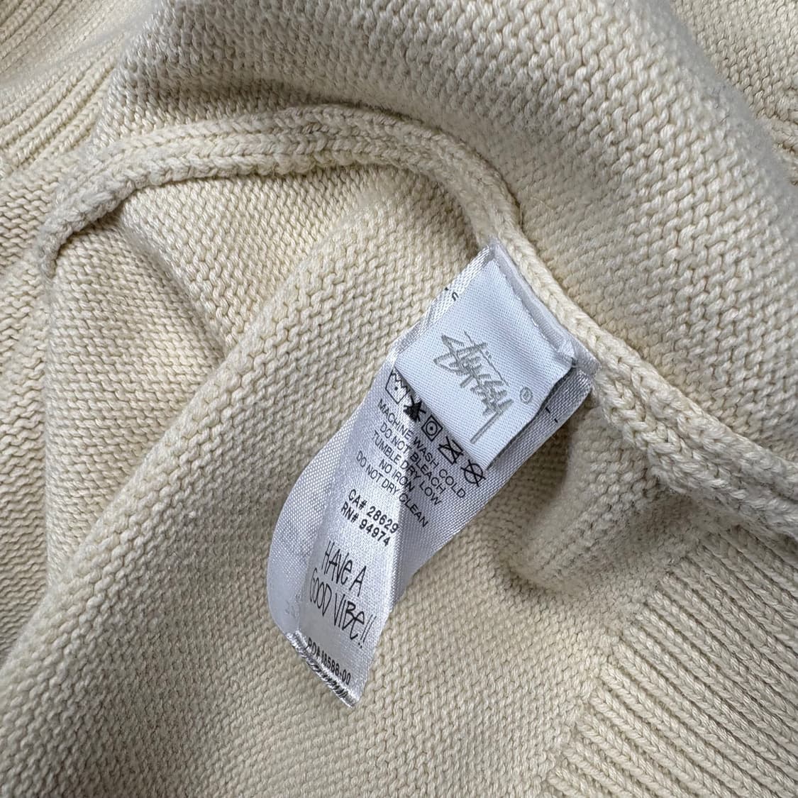 스투시 베이지컬러 케어라벨 니트 상품이미지6