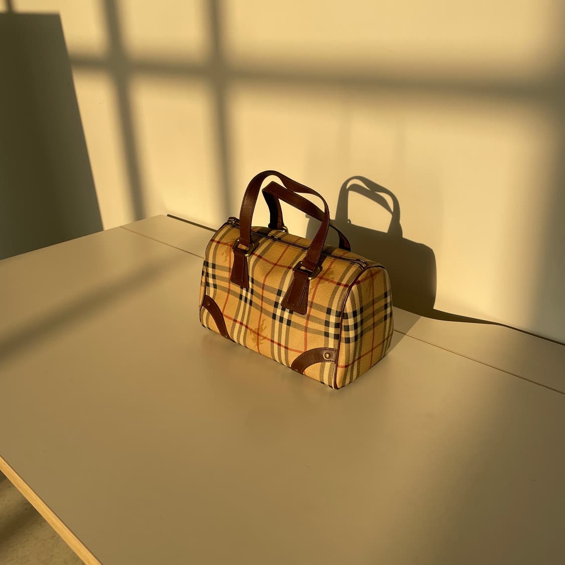 버버리 노바 체크 토트백 상품이미지1